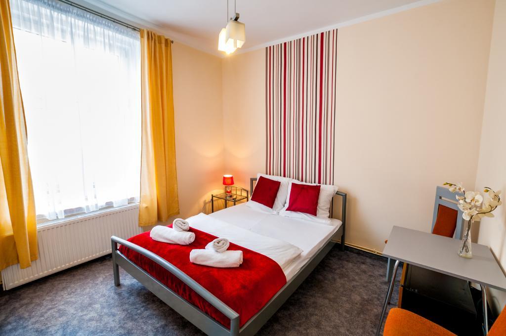 Lew Hostel Inowrocław Exterior foto